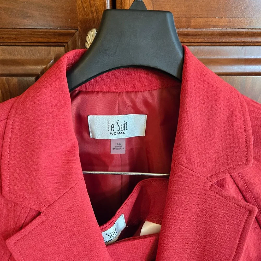 Le Suit Pant Suit- New with tags - Picture 3 of 4